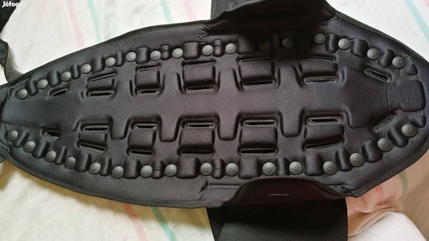 Eredeti Dainese gerincvédő
