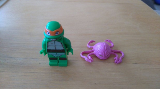 Eredeti LEGO Tini Ninja figurk (Michelangelo, Kraang) egytt