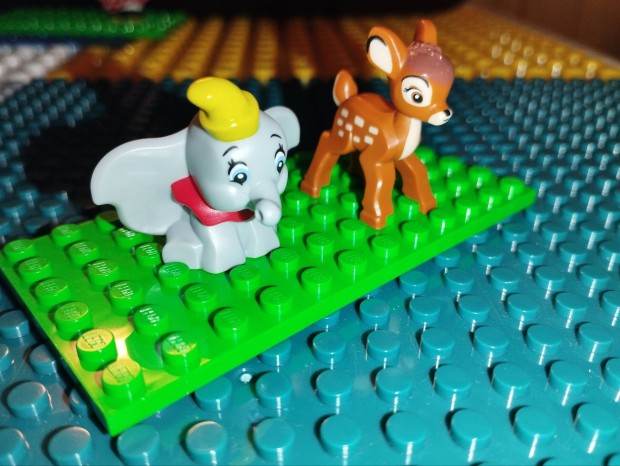 Eredeti LEGO figura Dumbo s Bambi 