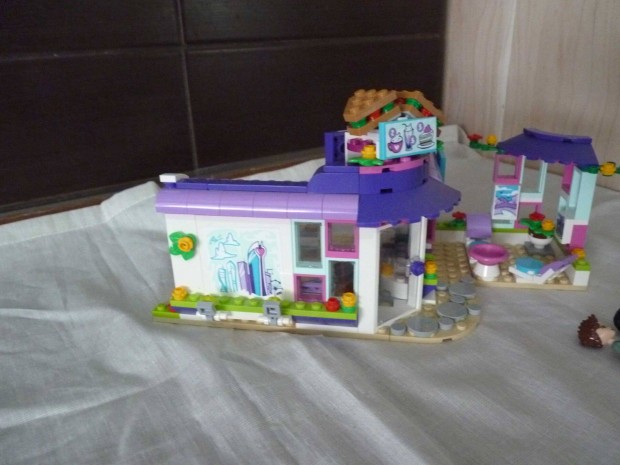 Eredeti Lego Friends 41336 Emma kávézója