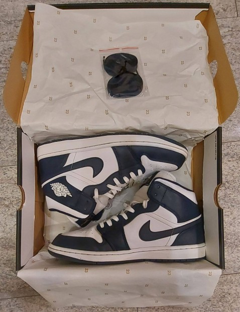 Eredeti Nike Air Jordan 1Mid White/Metallic Gold-Obsidian