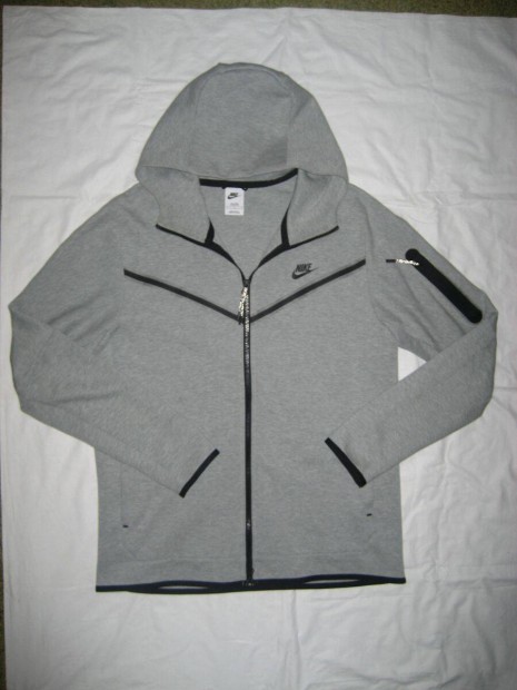 Eredeti Nike Tech Fleece fels, 1 x viselt