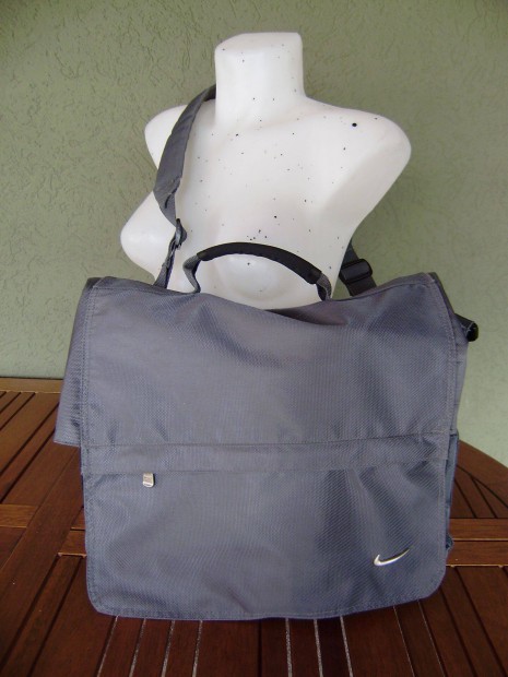 Eredeti Nike vzhatlan oldaltska-oldalzsk 20.000,- forintrt!