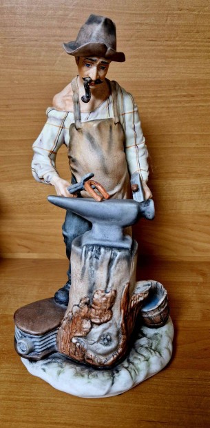 Eredeti Poema Porcelain szobor"Kovács"