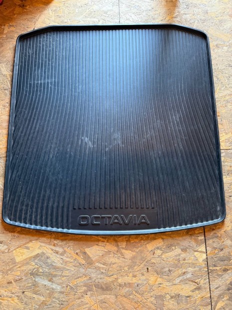 Eredeti Skoda Octavia sedan csomagtértálca