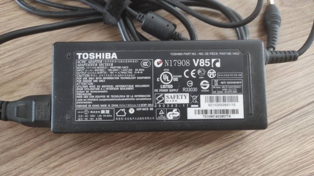 Eredeti Toshiba laptop táp, töltő