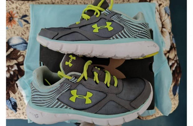 Eredeti Under Armour cipő , unisex