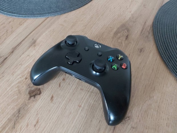 Eredeti Xbox One / Series Kontroller Controller Beszmtssal