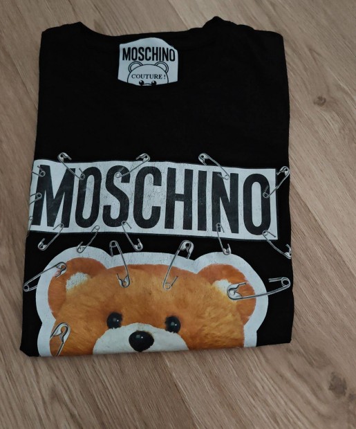 Eredeti designer rugalmas női uj állapotu Moschino női póló