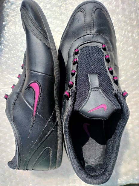 Eredeti fekete Nike cip hibtlan 37