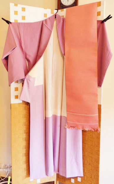Eredeti japn lila kimono s hozz tartoz rzsaszn v