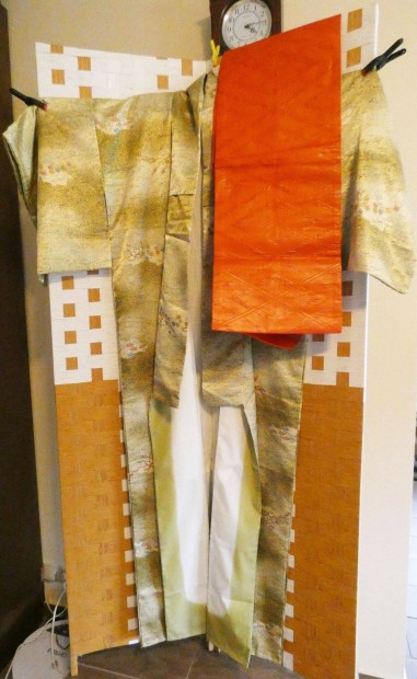 Eredeti japn sttzld kimono s hozz tartoz v