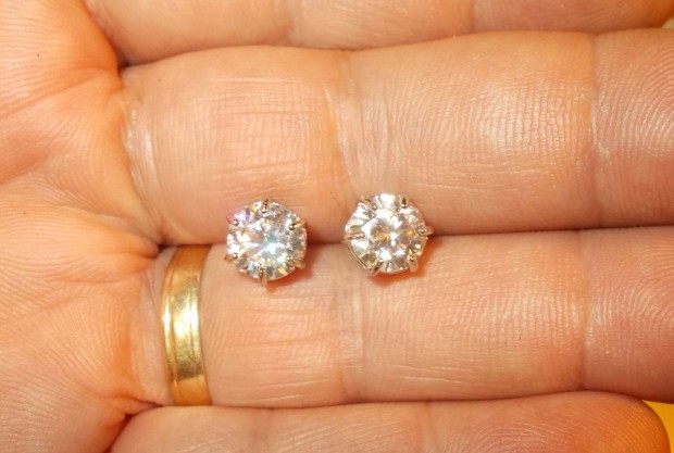 Eredeti laboratoriumi gy�m�nt f�lbeval� 3ct=2x1,5ct 925ez�st foglalva