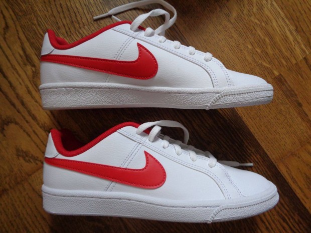 Eredeti j Nike Court Royale (GS) 37,5-es 37,5 gyerekcip sportcip