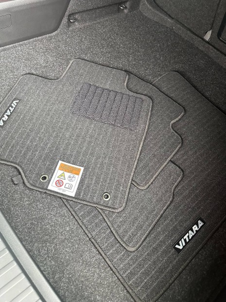 Eredeti új Suzuki Vitara szövet Szőnyeg!