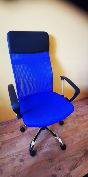 Ergonomikus irodaiszkmagastott httmlval