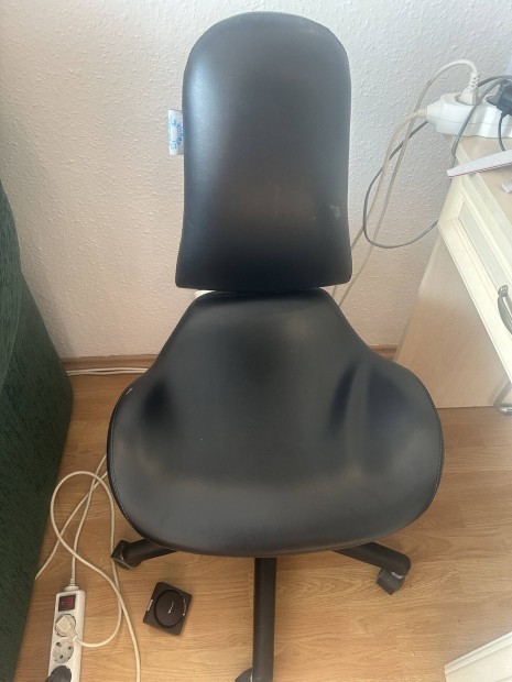 Ergonomikus pedikrs/manikrs szk