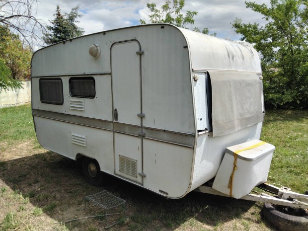 Eriba 400 Lakkocsi Teleptsre 