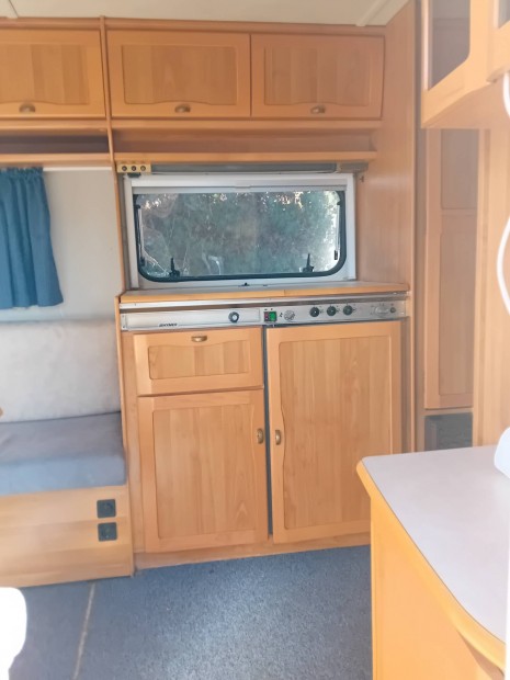 Eriba Nova lak�kocsi