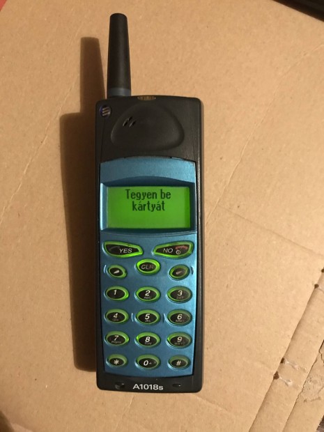 Ericsson A1018 retro mobiltelefon jracellzott akkuval