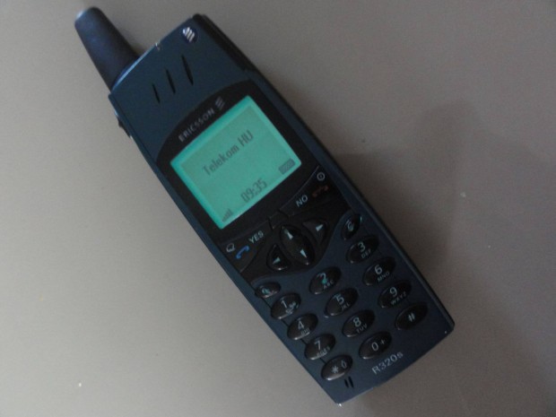 Ericsson R320s magyar Telekomos, stabil trervel, j akkuval tltvel