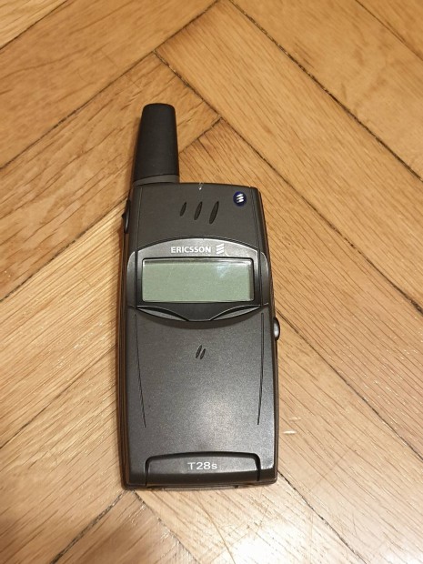 Ericsson T28s mobil j akkuval elad! 