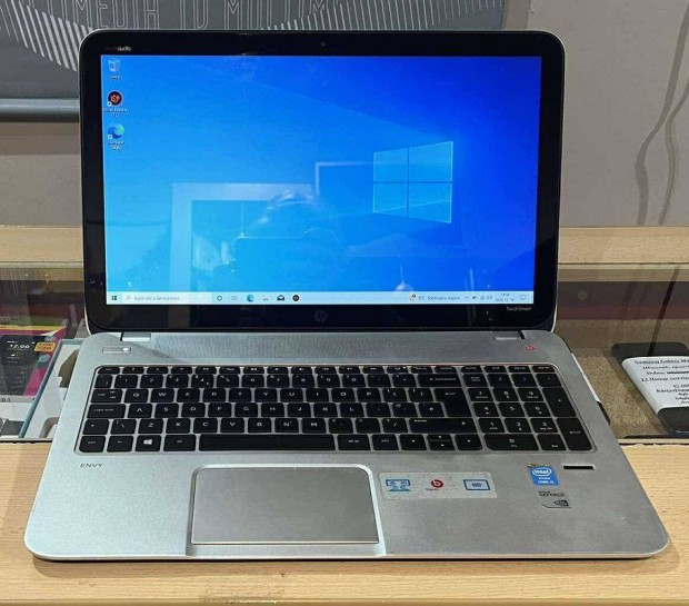 rintkijelzs! HP Envy 17" Notebook, 4GB Ram, 1TB trhely, 1 v Garan