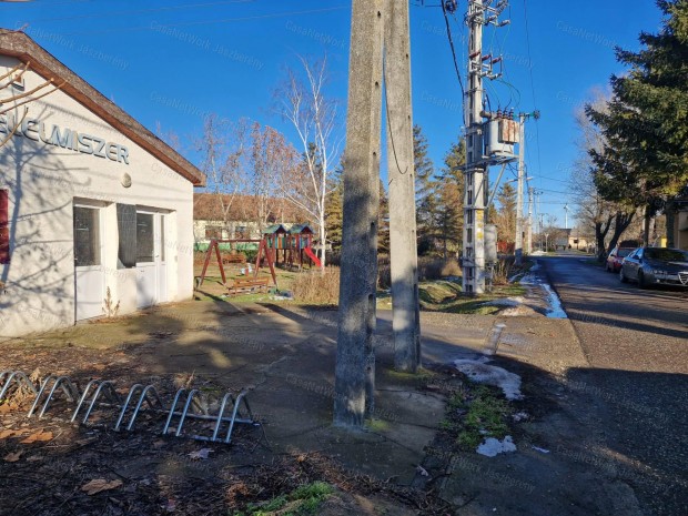 Erk k�zpontj�ban �jszer� �zleti ingatlan elad�!