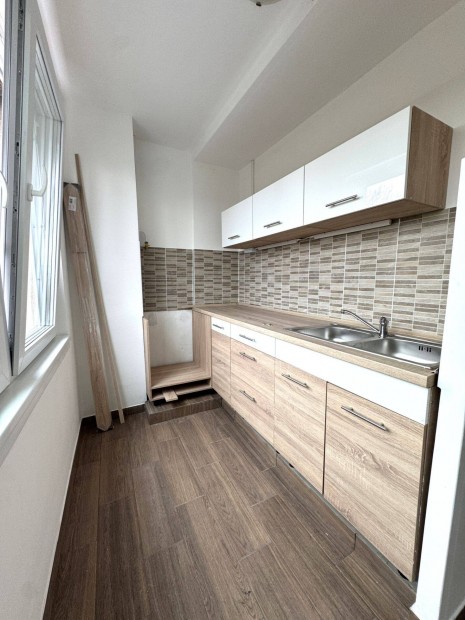 Erk�lyes 2 Szob�s, Z�ld�vezeti Lak�s Elad�