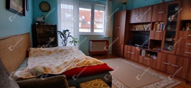 Erk�lyes 2 szob�s lak�s elad� Zalaegerszeg egyik kedvelt utc�j�ban!