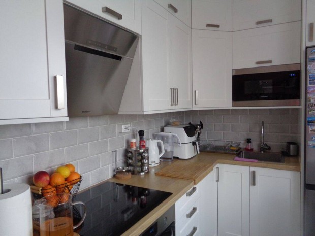 Erk�lyes Fel�j�tott 2 Szob�s A Sk�la K�zel�ben Lak�s Elad� !