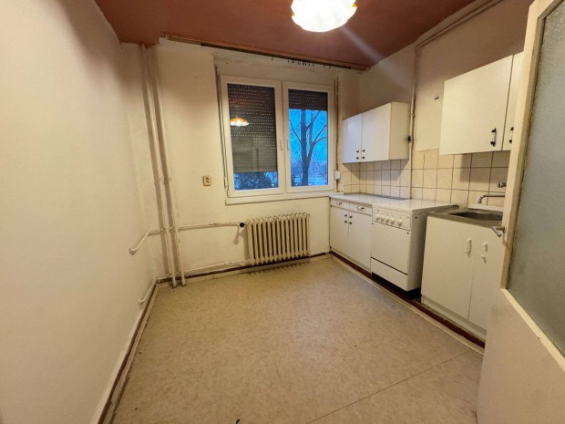 Erk�lyes Lak�s Elad�