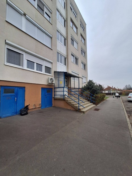 Erk�lyes, Lak�s Kiad� Sz�chenyi Lak�telepen, 1. emelet!