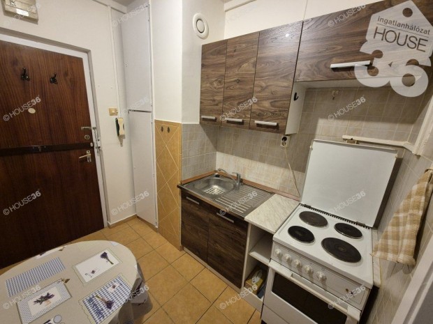 Erk�lyes garzon lak�s a belv�rosban!