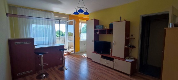 Erkélyes garzonlakás a Cholnokyn