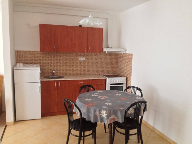 Erk�lyes lak�s Szegeden Harm�nia lak�park Csapl�r Bib� utca parkol�val