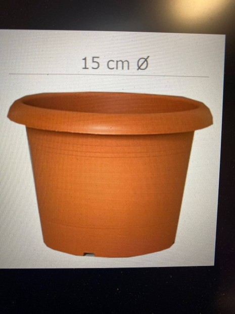 Erős, vastag falú, többször használható , strapabíró, műanyag cserép