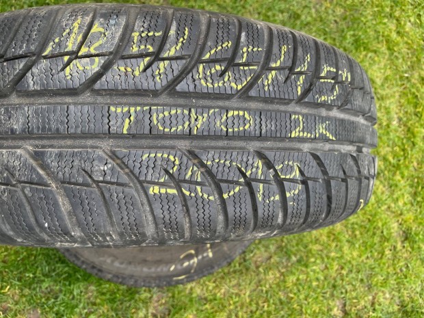 Ers futfellet tli gumipr 185/65 R15 mretben elad