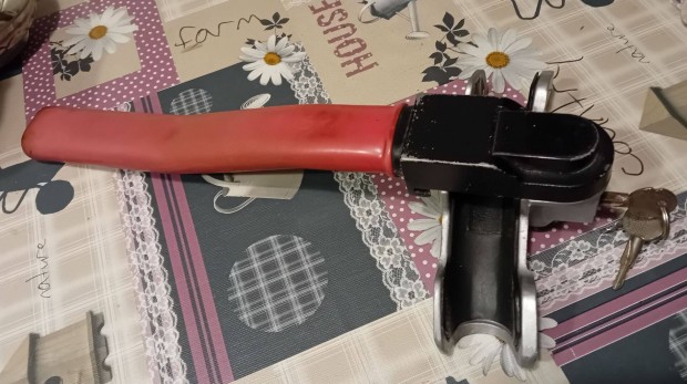 Ers kormnyzr elad 2 db gyri kulcsval, hibtlan