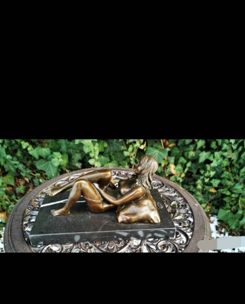 Erotikus ni akt - bronz szobor