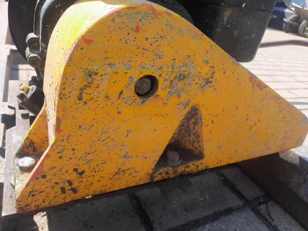 Errut beton felületlehúzó tömörítő