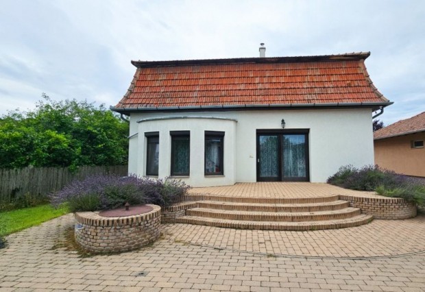 Érsekvadkert, Gárdonyi Géza utca, 130 m2-es, családi ház, 3 szobás