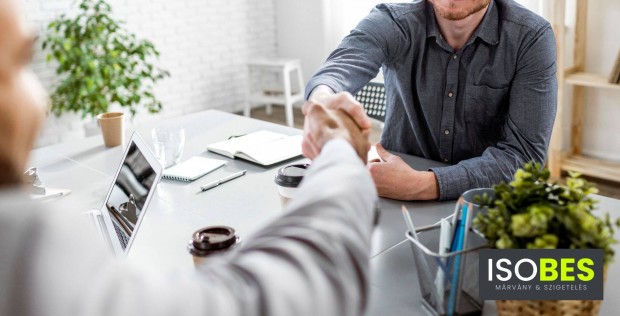 �rt�kes�t� munkat�rs