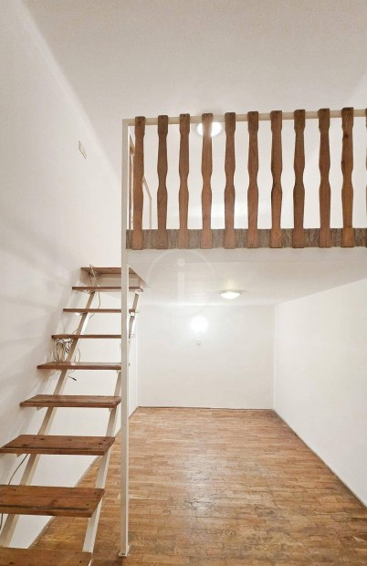 Erzs�betv�rosban, Csendes, F�ldszinti, Udvari Lak�s Elad�!