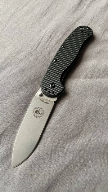 Esee-Brk avispa bicska zsebks