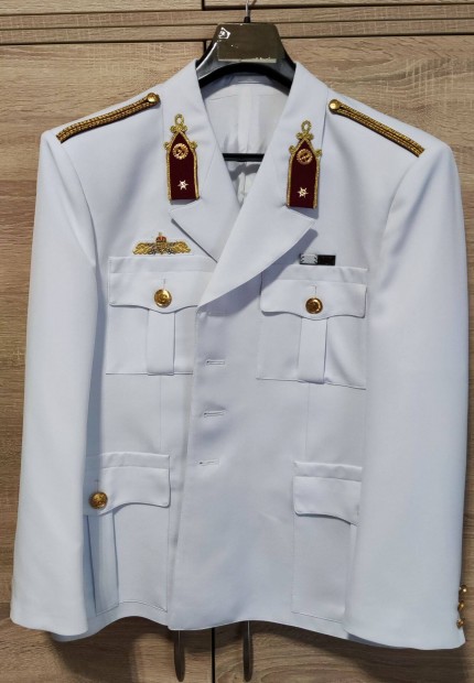 Eskvi katonatiszti egyenruha s tnyrsapka