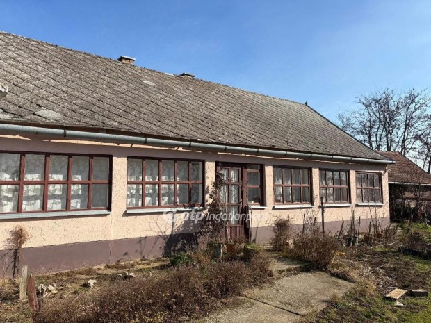 Eszt�ri elad� 62 nm-es h�z