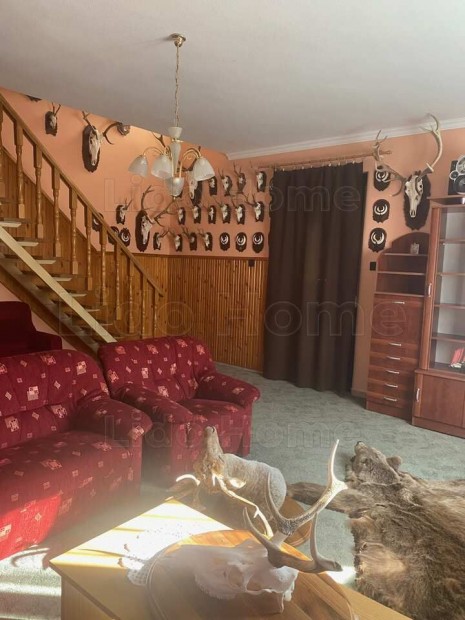 Eszteregnyn ( Nagykanizstl 12 km-re ) egy tbb genercis, 240