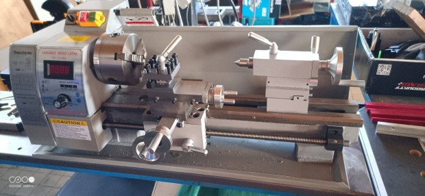 Eszterga 210x400mm 750 Watt