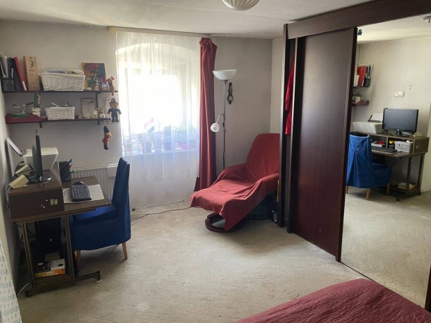 Esztergom belv�ros�ban 108nm-es lak�s